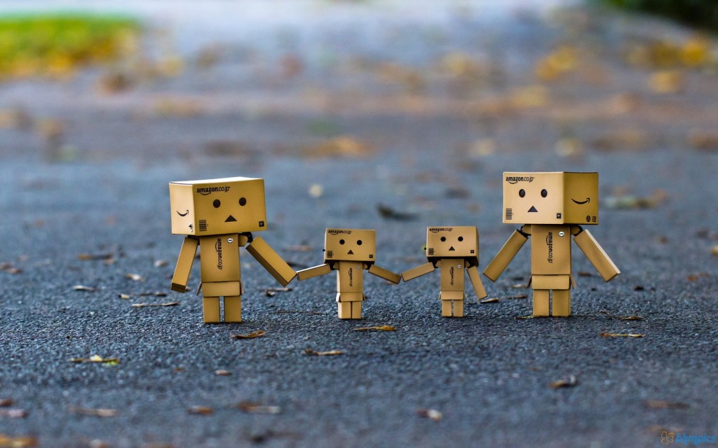 Danbo Hand In Hand Wallpaper